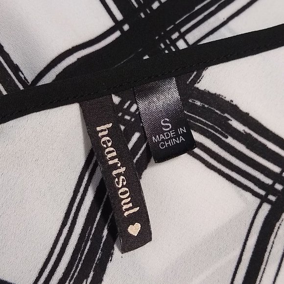 Heart Soul White Top Short Sleeve Round Neck Back Cut Out Bows Size Small - Picture 5 of 6